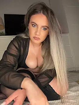 Snapshot of SensualQueenX chatting on May 6, 8:58 pm SensualQueenX online show from May 6, 8:58 pm