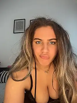 Snapshot of SensualQueenX chatting on May 14, 10:33 am SensualQueenX online show from May 14, 10:33 am