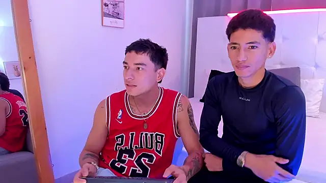 Alejo-and-Thiago online show from May 14, 12:34 pm