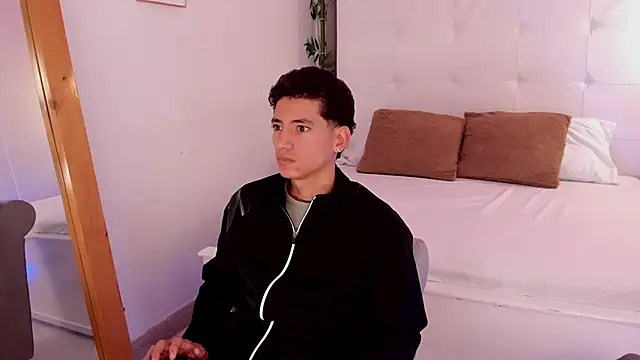 Alejo-and-Thiago online show from June 8, 1:11 pm