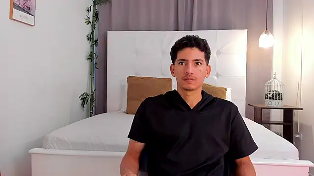 Alejo-and-Thiago online show from August 8, 12:18 pm
