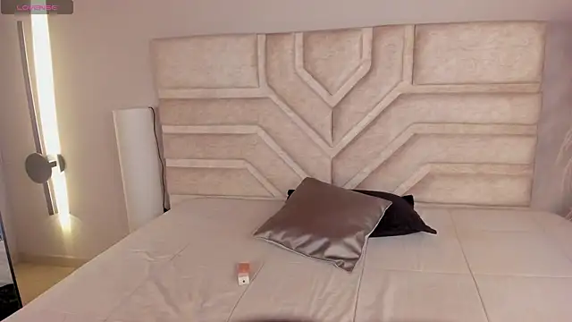  zoe 3 online show from August 3, 1:05 pm