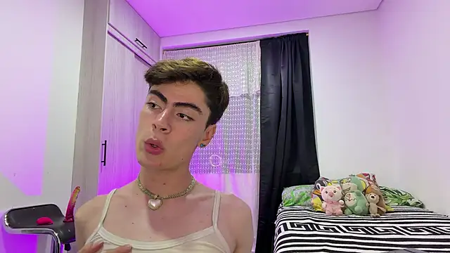  peachyboy online show from August 7, 4:25 am