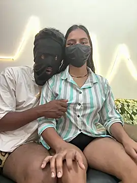 Snapshot of MUSKANHOTCOUPLE chatting on May 11, 7:47 am MUSKANHOTCOUPLE online show from May 11, 7:47 am