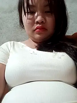 Lily Henry online show from May 5, 2:47 pm