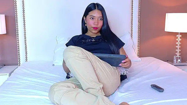 Snapshot of hanaluna_ chatting on June 5, 10:32 am hanaluna online show from June 5, 10:32 am