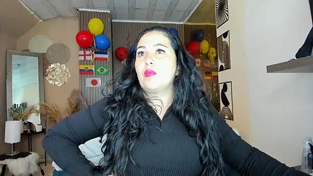 Snapshot of BBWLuxuryMuse chatting on June 17, 11:45 am BBWLuxuryMuse online show from June 17, 11:45 am