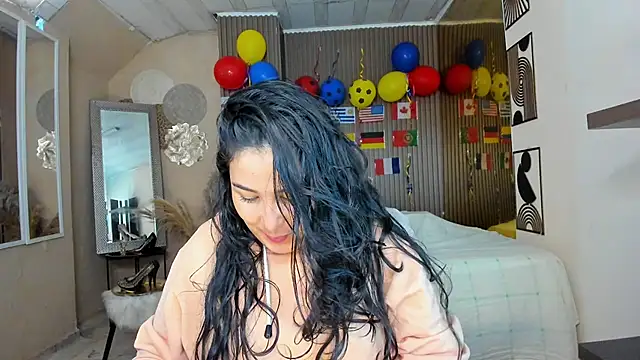 Snapshot of BBWLuxuryMuse chatting on June 20, 12:08 pm BBWLuxuryMuse online show from June 20, 12:08 pm