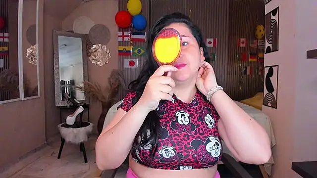 Snapshot of BBWLuxuryMuse chatting on June 25, 11:37 am BBWLuxuryMuse online show from June 25, 11:37 am