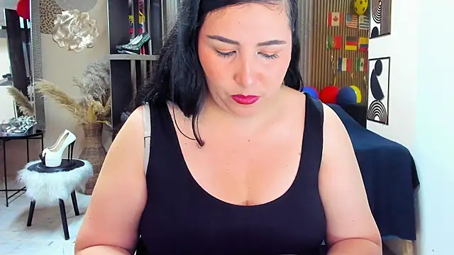Snapshot of BBWLuxuryMuse chatting on July 6, 11:18 am BBWLuxuryMuse online show from July 6, 11:18 am