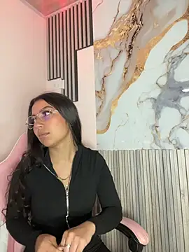 Julieth ec online show from June 25, 11:59 am