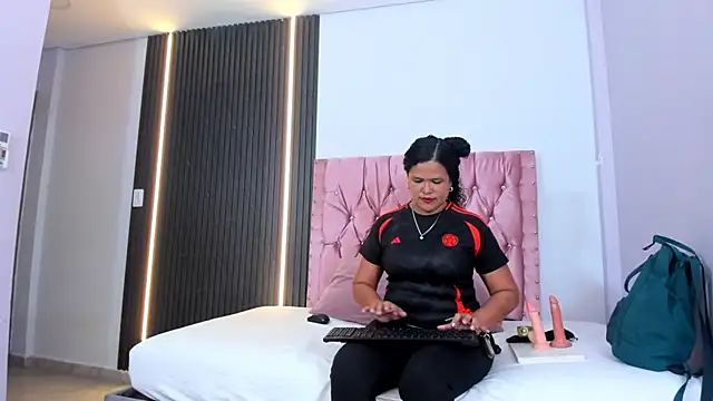 aisha moore online show from July 7, 7:29 pm