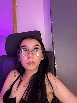 MelCherry online show from August 3, 5:39 am
