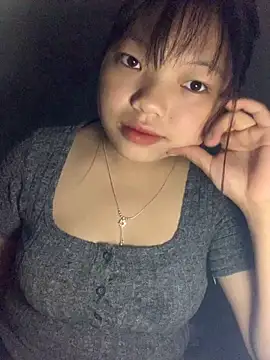 Snapshot of Cham-py chatting on May 6, 1:03 am Cham-py online show from May 6, 1:03 am