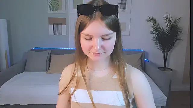 LookEva online show from May 25, 11:27 am
