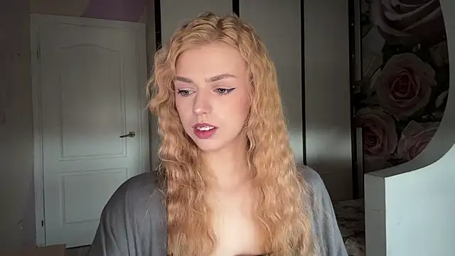ScarlettRosy online show from May 10, 4:06 am