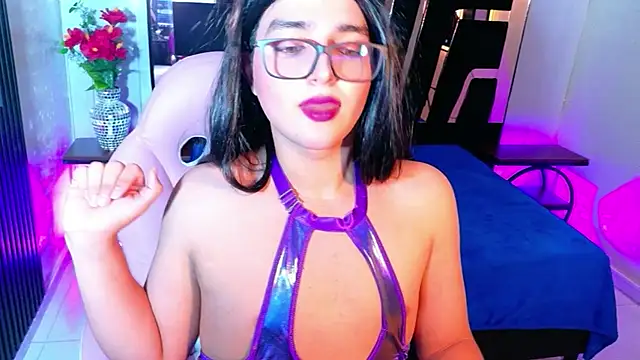 Gaby Gil  online show from June 2, 2:30 pm