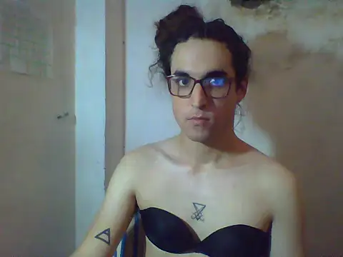LaCuerva online show from May 13, 8:06 pm