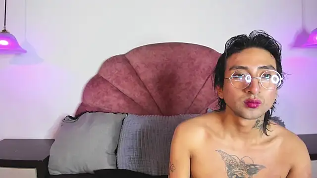 Snapshot of Eclipse_TeenBoy66 chatting on May 15, 11:50 am Eclipse TeenBoy66 online show from May 15, 11:50 am