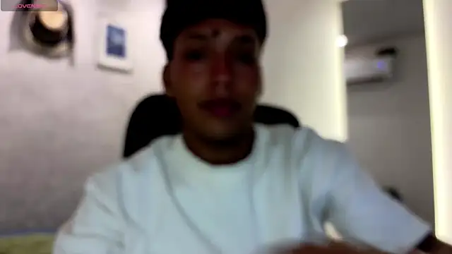 Snapshot of Brad_bonnet_ chatting on May 22, 12:22 pm Brad bonnet online show from May 22, 12:22 pm