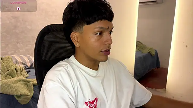 Snapshot of Brad_bonnet_ chatting on May 23, 3:38 pm Brad bonnet online show from May 23, 3:38 pm
