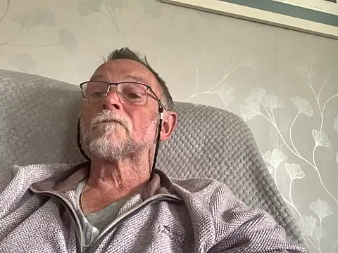 Snapshot of Moonraker64 chatting on June 3, 2:33 pm Moonraker64 online show from June 3, 2:33 pm