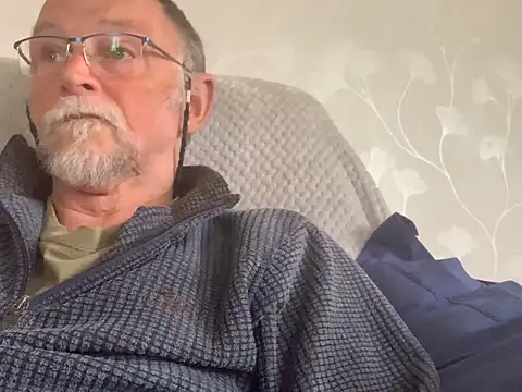 Snapshot of Moonraker64 chatting on June 9, 5:13 pm Moonraker64 online show from June 9, 5:13 pm