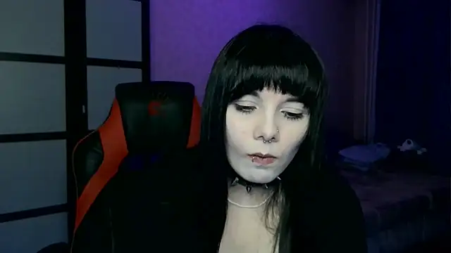 gothicq online show from May 26, 6:48 pm