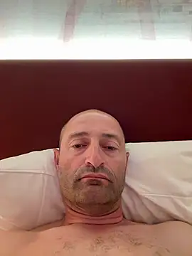 Snapshot of vladgree chatting on May 7, 10:37 pm vladgree online show from May 7, 10:37 pm