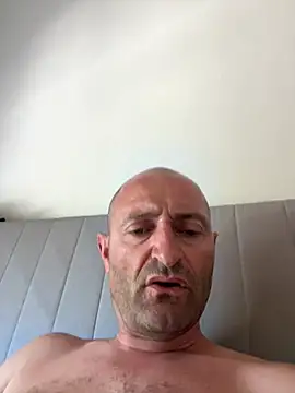 Snapshot of vladgree chatting on July 10, 10:40 am vladgree online show from July 10, 10:40 am