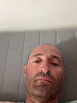 Snapshot of vladgree chatting on August 3, 3:27 pm vladgree online show from August 3, 3:27 pm