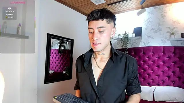 Spencerwhite  online show from June 19, 10:35 pm