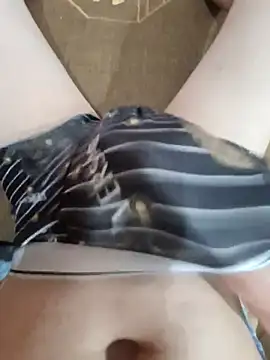 PeterNguyen11 online show from May 8, 3:39 pm
