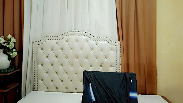 Snapshot of Ladymikaela chatting on July 18, 2:32 pm Ladymikaela online show from July 18, 2:32 pm