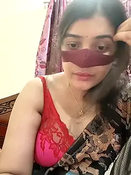 Joya-02 online show from May 6, 9:31 pm