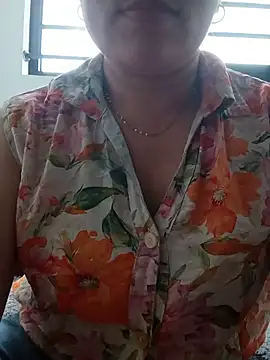 Snapshot of FlowerSexy95 chatting on June 21, 10:40 am FlowerSexy95 online show from June 21, 10:40 am