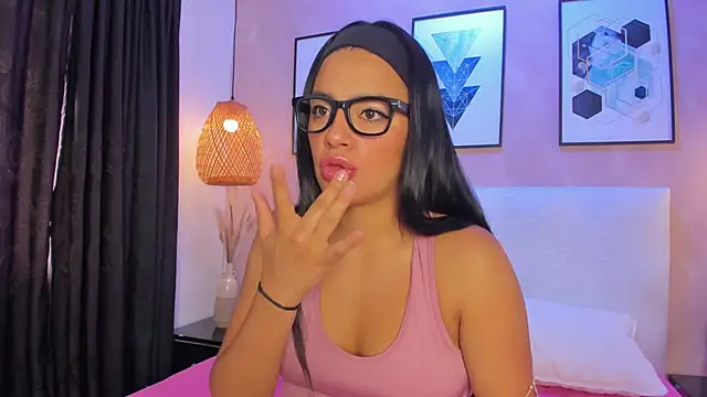 Snapshot of Hilaryportman149 chatting on May 6, 12:43 pm Hilaryportman149 online show from May 6, 12:43 pm
