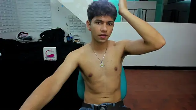 Erick hot12 online show from May 4, 8:05 pm