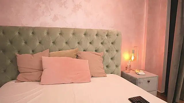 LeilaBie online show from July 15, 6:57 pm