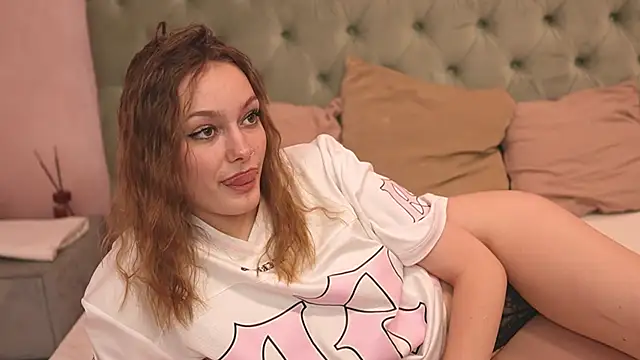 LeilaBie online show from July 21, 7:38 pm