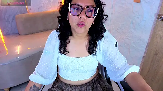 Violeta Moon Tx online show from May 6, 10:59 pm