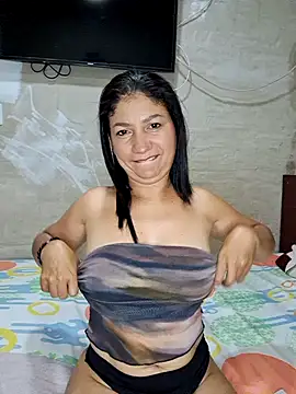 Snapshot of Rosa1079 chatting on June 13, 4:21 am Rosa1079 online show from June 13, 4:21 am