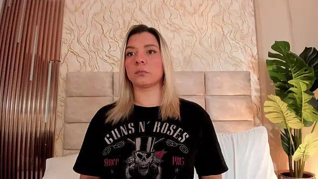 GinaSalanne online show from June 8, 1:11 pm