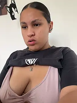 Snapshot of Selene_Voon_ chatting on July 31, 8:41 pm Selene Voon online show from July 31, 8:41 pm