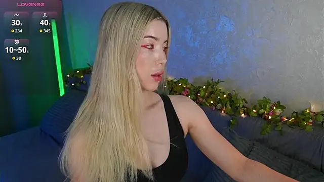LindaThackerr online show from July 18, 4:16 am