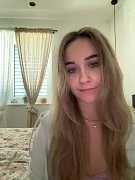 LillyStarr online show from July 4, 9:37 am
