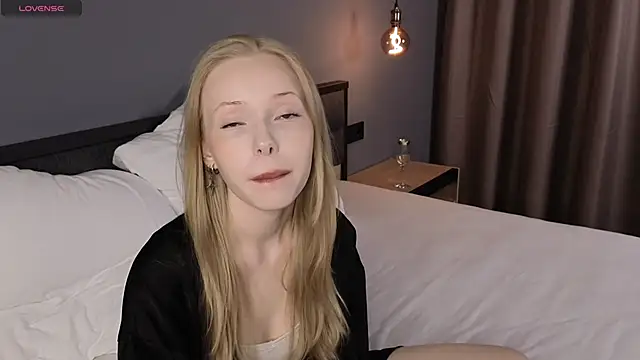 LovvieLov online show from May 27, 9:12 pm