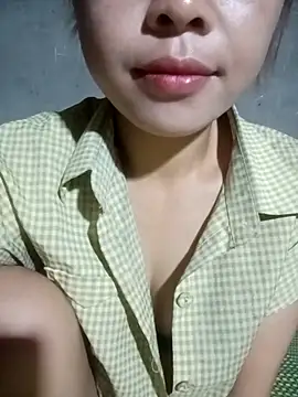 Snapshot of embe1144 chatting on June 24, 1:10 pm embe1144 online show from June 24, 1:10 pm