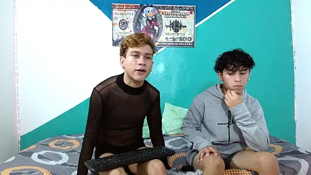 Snapshot of wild_boys_zs chatting on June 4, 5:24 am wild boys zs online show from June 4, 5:24 am