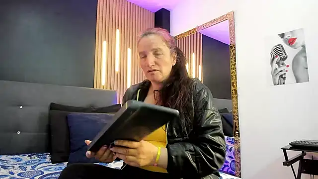 CloeMature online show from August 5, 2:36 am
